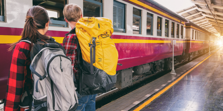 Jugendliche am Bahnsteig